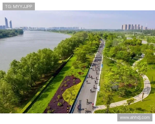 南京滑板队边路渗透战术解析与实战应用探讨