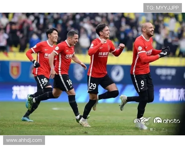 成都足球队荣登足球团队协作排行榜第四名展现出色团队精神与实力