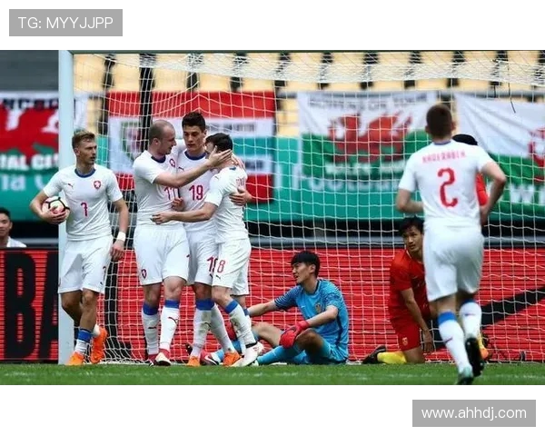 聚焦重庆足球队的默契配合与战术创新探讨