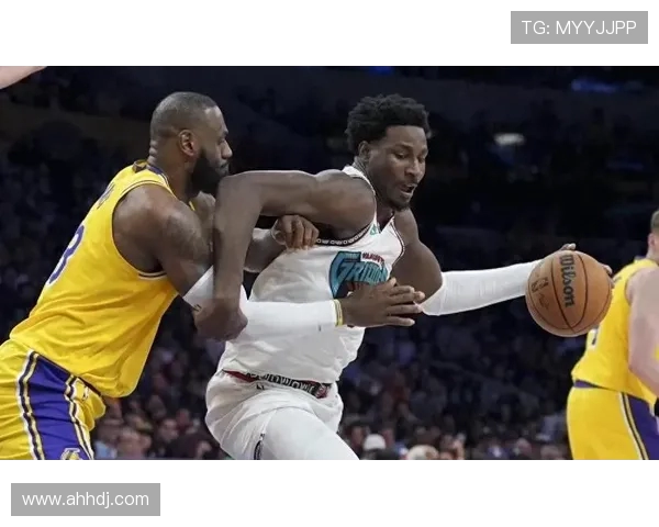 2014年湖人与灰熊激战回顾：经典对决与球星表现的深度分析