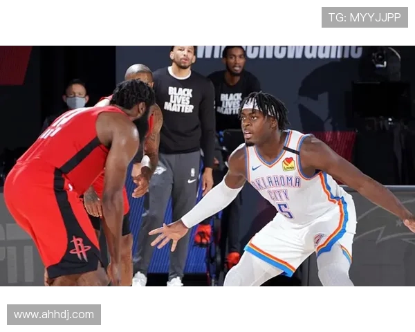 火箭与雷霆季后赛激战正酣谁能在这场对决中笑到最后 火箭与雷霆季后赛激战正酣谁能在这场对决中笑到最后